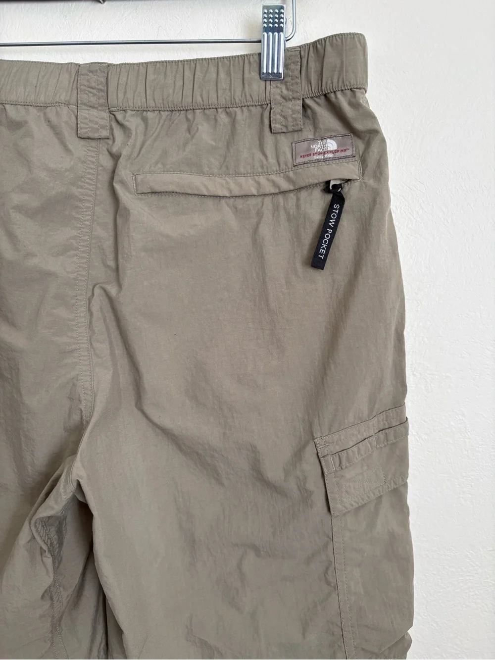The North Face Cargo Shorts 100% Nylon Sz M Ins 9.5”Stowable Hike Climb Gorpcore